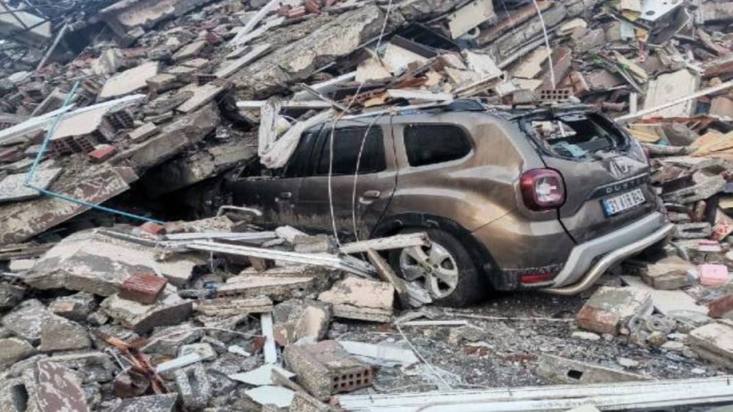 Koca şehir yerle bir oldu! Ekiplerin ulaşamadığı mahalleden gelen görüntü dehşet verici: Saatlerce göçük altında... 2